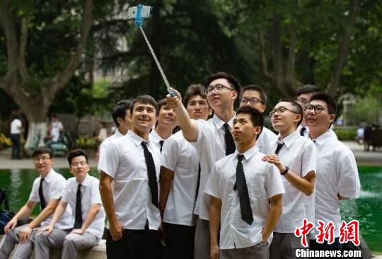 镇海眼镜胖墩v眼镜大学:报告高中成体质和学生取江苏年高一六区分中图片