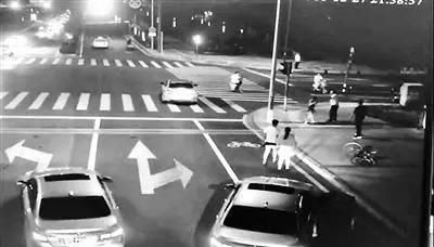 媒体评宝马男被反杀案结果:尊重民意和尊重法