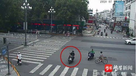 法制|恶心！男子骑着电动车跨两省六市，故意向女性裸露身体