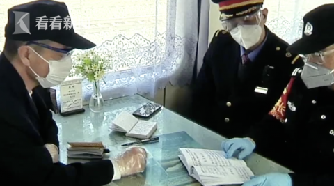 『肺炎』女子举报男友患新冠肺炎 民警赶到后...怒了！