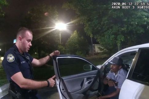 布鲁克斯亚特兰大枪杀黑人的警察曾有不良记录