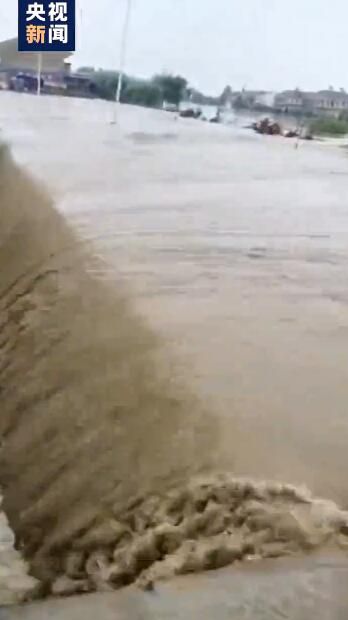 |湖北省黄梅县桂坝村考田河发生漫堤险情 有村民被困