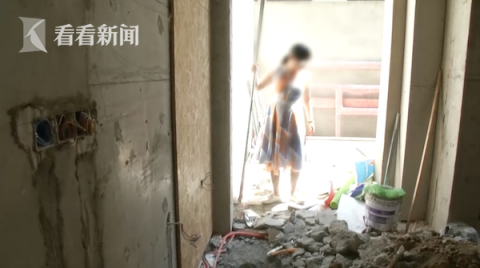 别墅装修|别墅装修时发现漏水 挖开地面一看女子惊呆了...