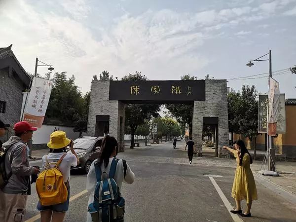 豫见中国功夫文旅达人过招太极高手195斤的他瞬间倒地