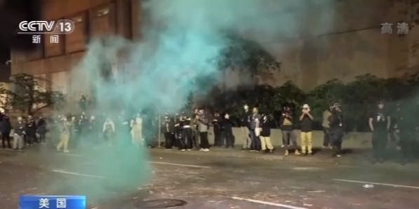 美国警察|美国多地反种族歧视抗议活动持续不断 警方逮捕了几十名抗议者