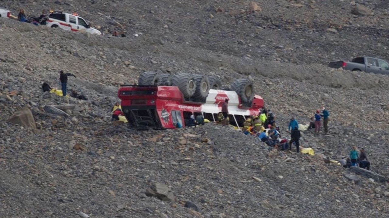 加拿大旅游|加拿大艾伯塔省观光大客车翻车事故造成严重伤亡