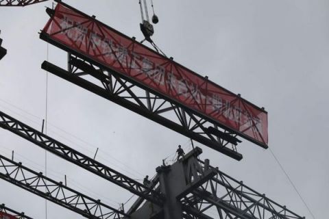 丰台火车站|最后一根钢梁就位！丰台站一期北区主体结构封顶