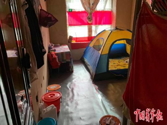 烂尾楼|他们住在烂尾楼：做饭用的水都要向周遭社区居民借