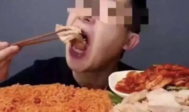 大胃王|自伤身体又浪费食物，“大胃王”式直播到底示范了什么？！