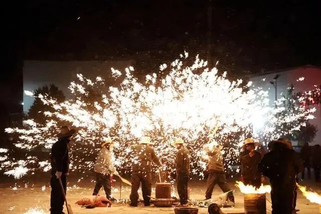 行走河南·读懂中国丨宝丰:“铁花”献祥瑞 喜迎幸福年