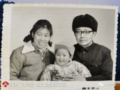 谢晓莉30多年前，父亲没放弃失聪的他！30多年后，他整日守在父亲的病榻前…