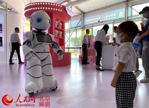 机器人|智能厨神、神奇画手、仿生鲨鱼 “机器人总动员”打造未来智能世界