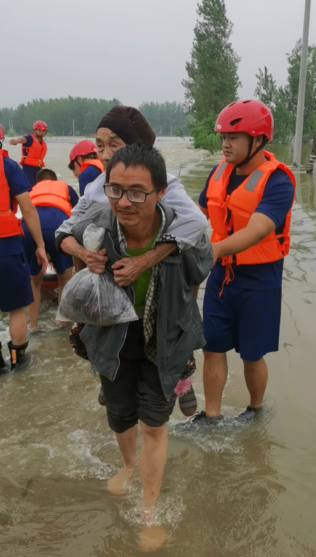 潢川县闻汛而动全力抗洪