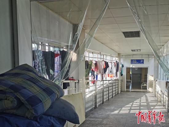 |她盼接过小雪视力的人，能帮孩子看一眼校园