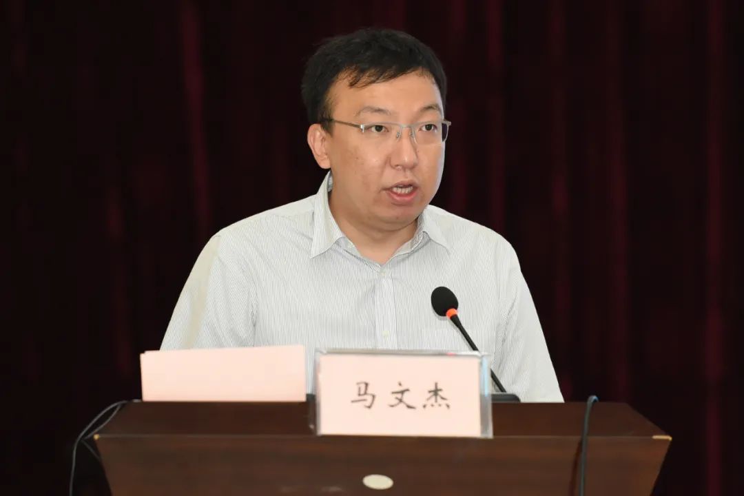 在专家讲座环节,我院战略与业务发展部主任马文杰介绍了我院学科发展
