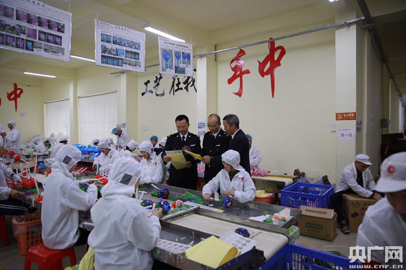 海关助力潮州休闲食品丰富港澳同胞糖果盘