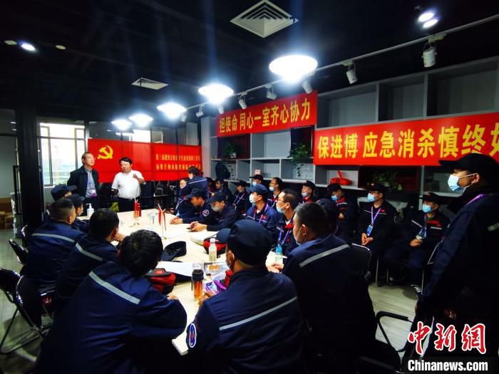 上海市病媒生物控制和环境消毒应急处置保障队由8家有害生物防制专业机构和青浦区应急保障队伍核心人员组成，共计40人。上海市健促办供图