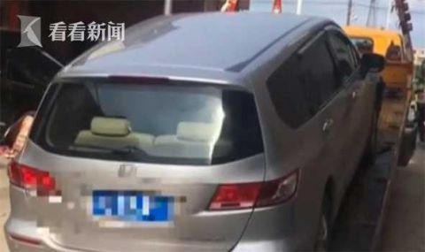 辅警|男子疯狂冲卡撞伤辅警 称吃了槟榔担心测出酒驾