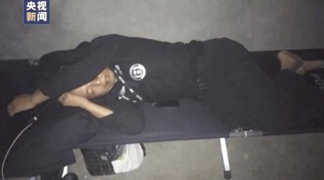 山体滑坡|山体滑坡废墟上，这场庄严的仪式让人动容