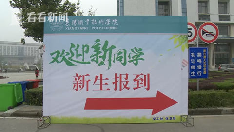 |妈妈变校友!母子俩一起读大学:人生就是不断学习