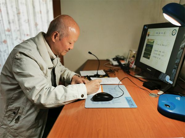 云课堂：一堂直播课如何诞生？教师精心备课，护航“云课堂”