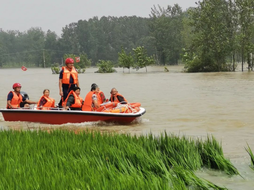 潢川县闻汛而动全力抗洪