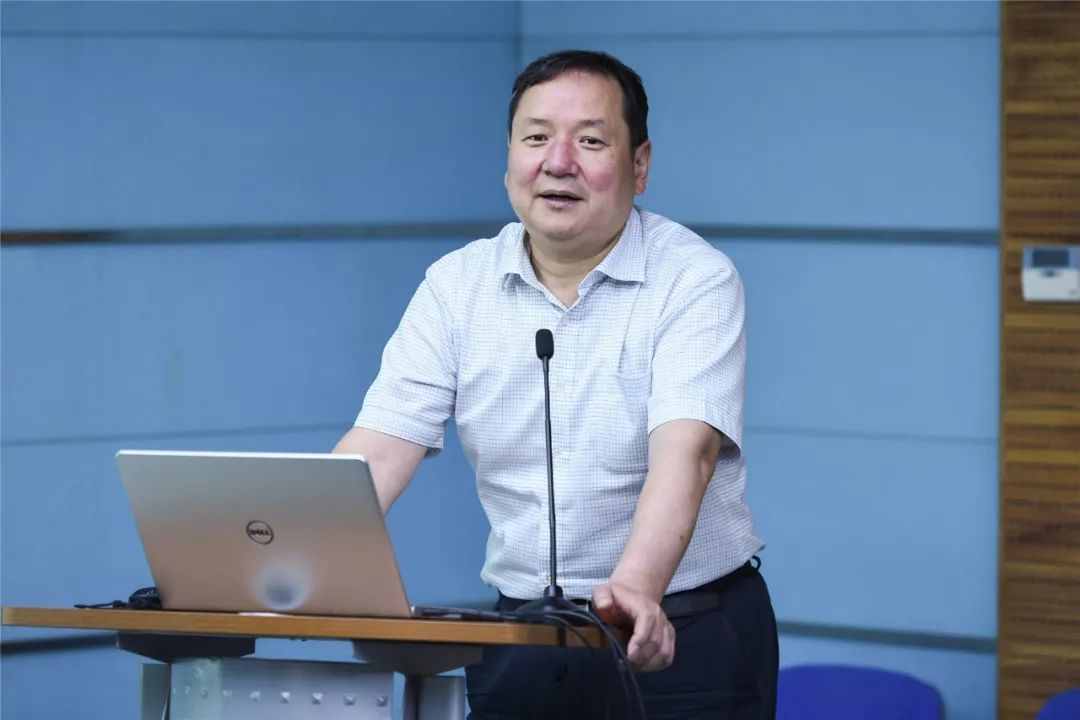 院党委书记,院长张建功致辞