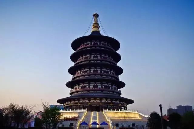 是国务院首批公布的国家历史文化名城,中国四大古都之一,世界四大圣城