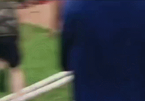 消防员惊险！男子挟持6岁儿子，消防员刀下救人被连砍3刀