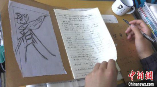 高考高考倒计时50天：新疆学子笔记本变绘画本 温故更有兴趣
