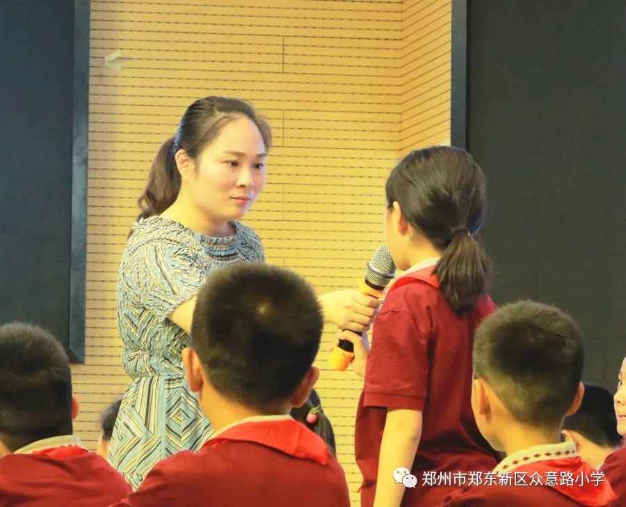 李良子02郑东新区教研员娄娟老师肯定了刘宏宇老师的教学理念和教学