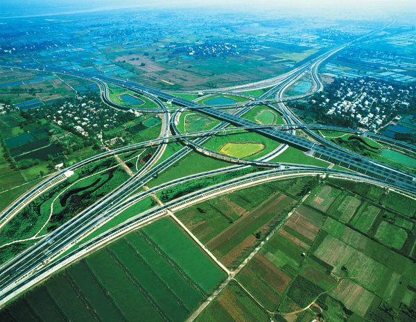 05-刘江互通式立交——连接京港澳高速公路与连霍高速公路两大国道主干线的交通枢纽