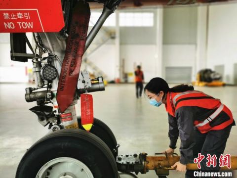 余璇|95后女飞机维修师：为梦想奋斗的女孩最美