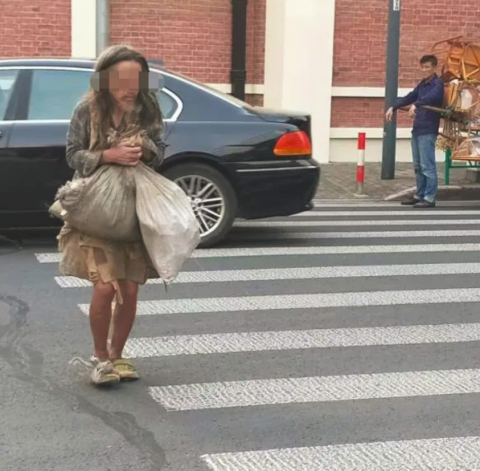 大学＂高材生＂上海街头流浪十年返乡 同学:曾是村里希望