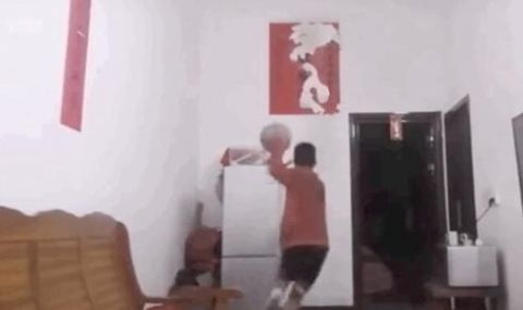 篮球帅炸了！13岁独臂少年爆红，网友看呆：有梦想谁都了不起