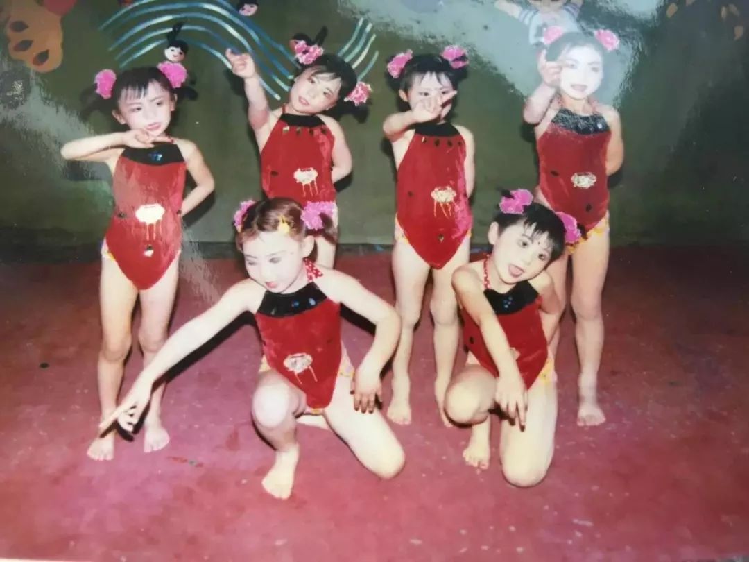 不忍直视的童年照曝光看到第二张就哈哈哈哈哈