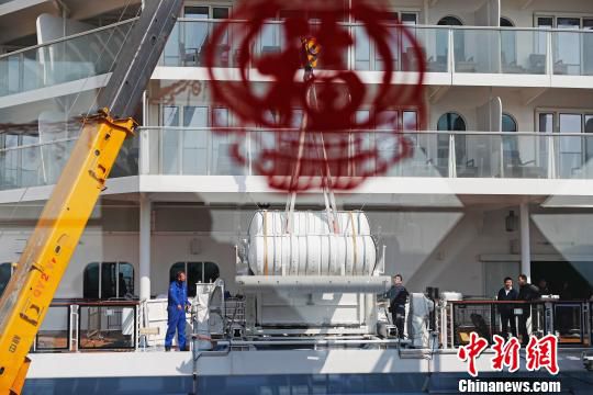 上海海事工作人员开展港口国监督检查和启用超
