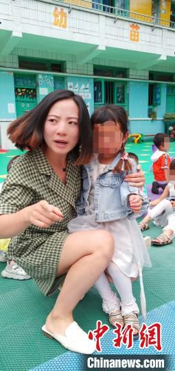 幼儿园地震时幼儿园老师带着176名孩子急速撤离