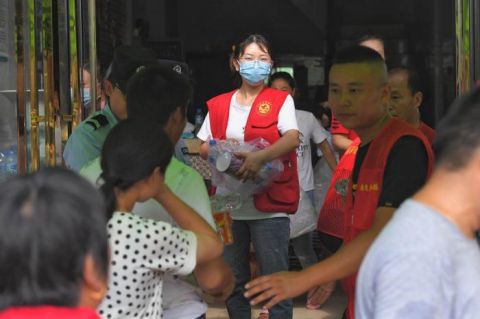 洪水|图记｜固镇镇遭遇洪水的6天6夜后居民返回清理家园