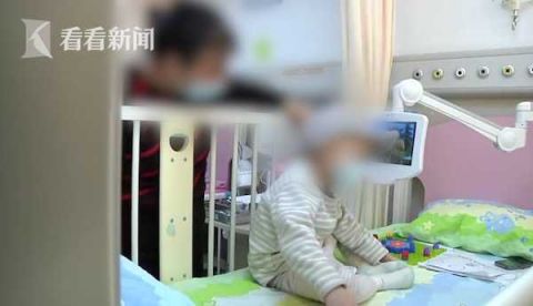 |4岁孩子身患恶性肿瘤 养父：拼了老命也要救他！