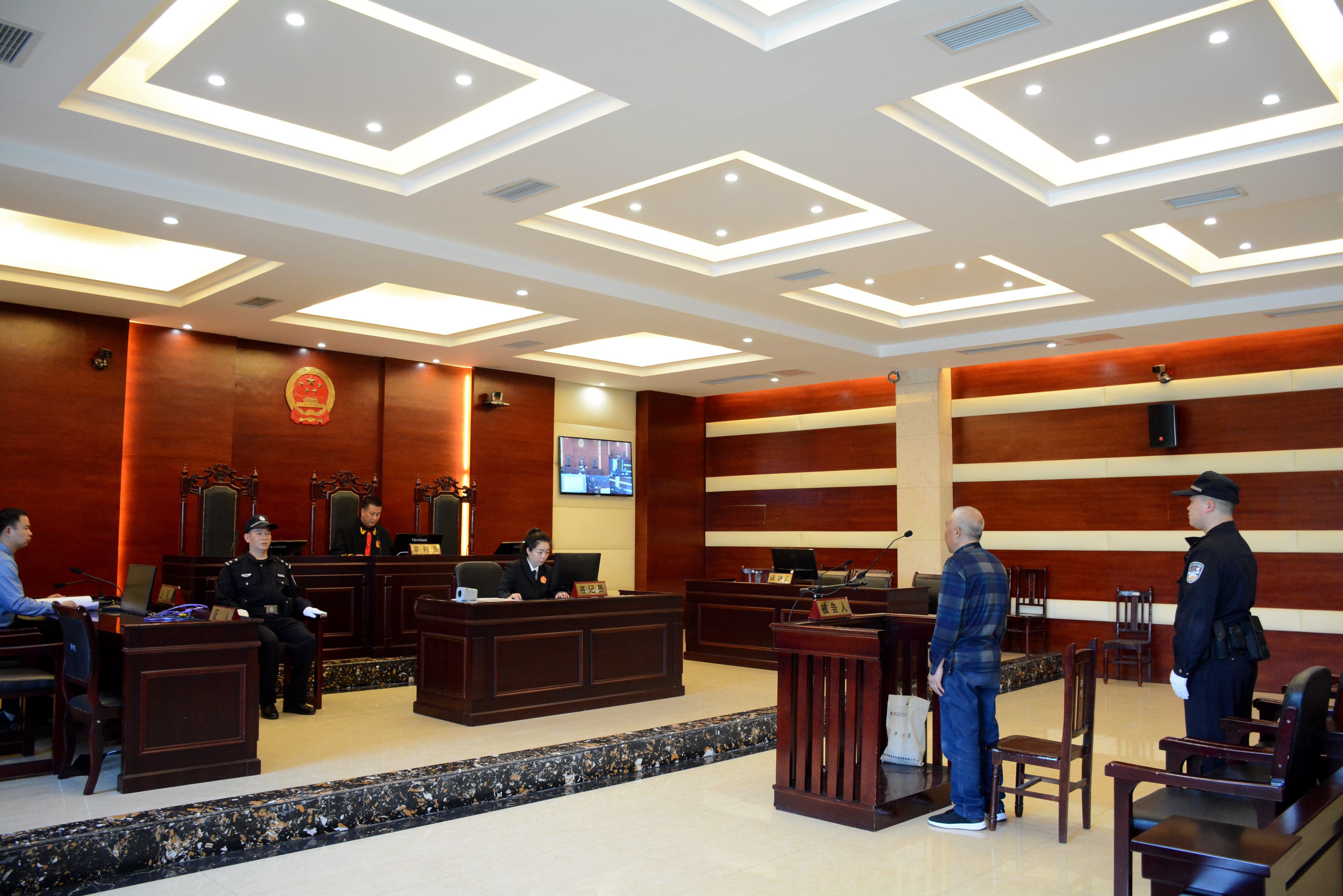 法制@泸州三名男子非法经营“黑网吧” 判刑罚款！