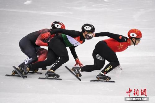 武大靖在比赛中 中新社记者 崔楠 摄 