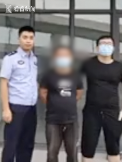 法制|在逃人员大胆玩直播 蜀黍强势围观：手铐刷起来