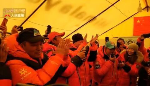 高程测量2020珠峰高程测量登山队登顶成功