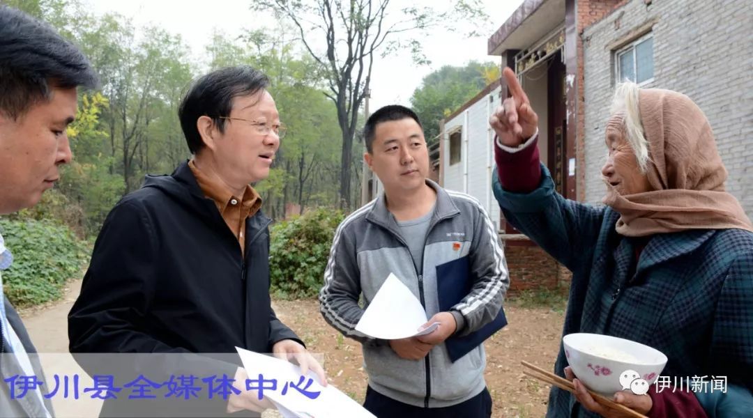 白力到江左镇白土瑶村督导脱贫攻坚工作