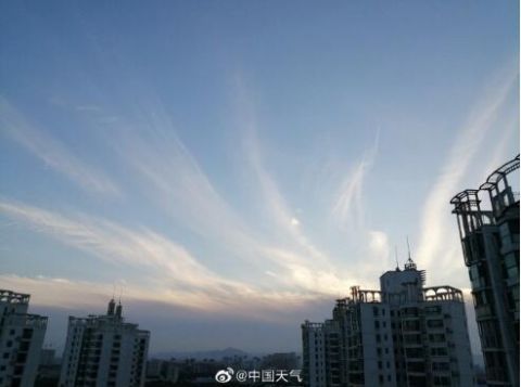 云霞|北京天空出现迤逦云霞 犹如巨大凤尾覆盖天空