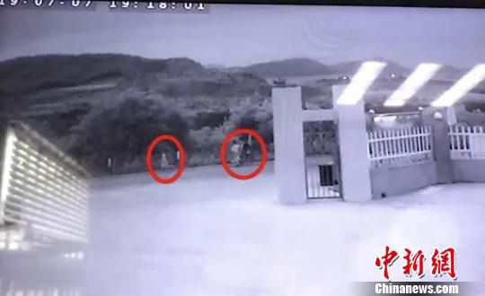 象山警方发布的监控画面。 警方 供图 摄 象山警方发布的监控画面。 警方 供图 摄