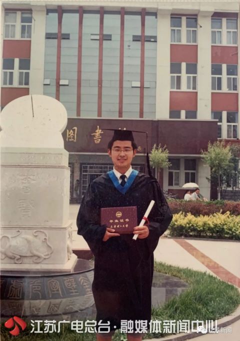 谢晓莉30多年前，父亲没放弃失聪的他！30多年后，他整日守在父亲的病榻前…