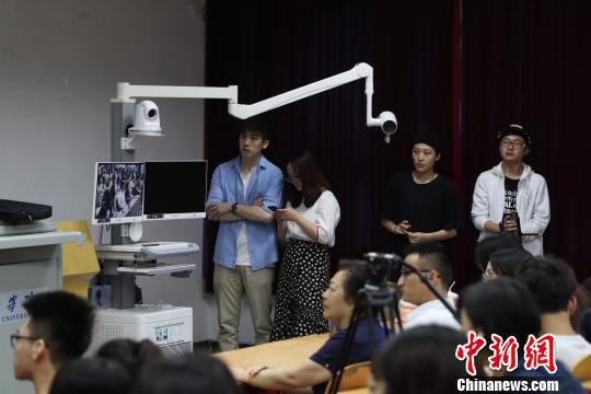 图为武昌首义学院引进5G技术教学。武昌首义学院供图