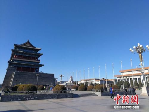 资料图：北京的蓝天。中新网记者 张尼 摄